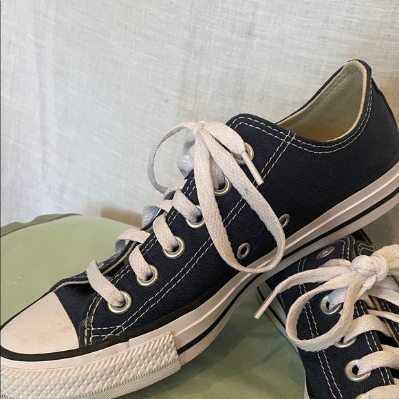 Converse women’s Dark Blue and White Sneakers size 7 - Picture 2 of 7